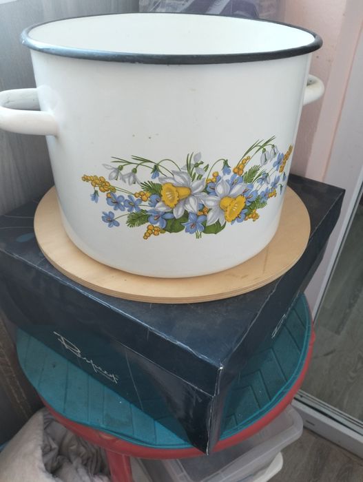 Продам чашки и кастрюлю