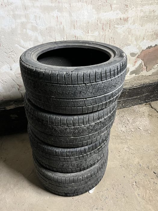 235/45/R17 зимний сердном сост