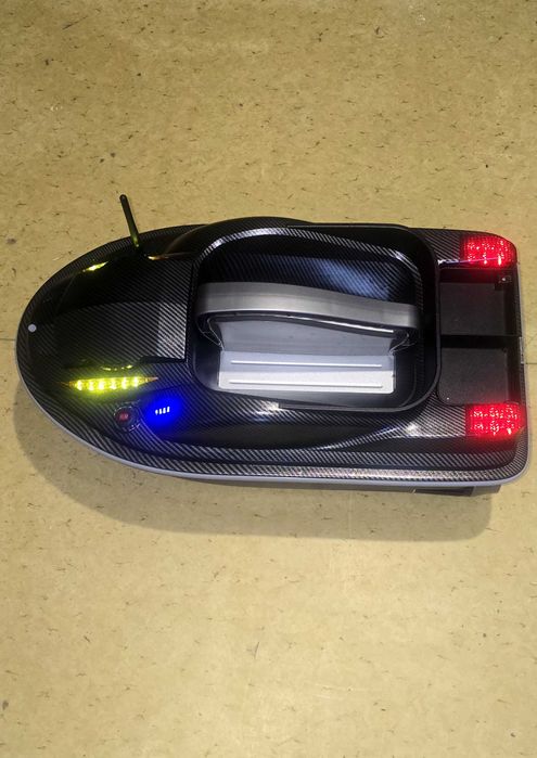 Лодка за захранка