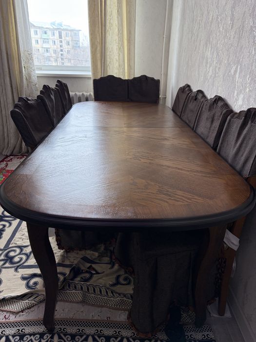Продаётся комплектом: стол + 12 стульев