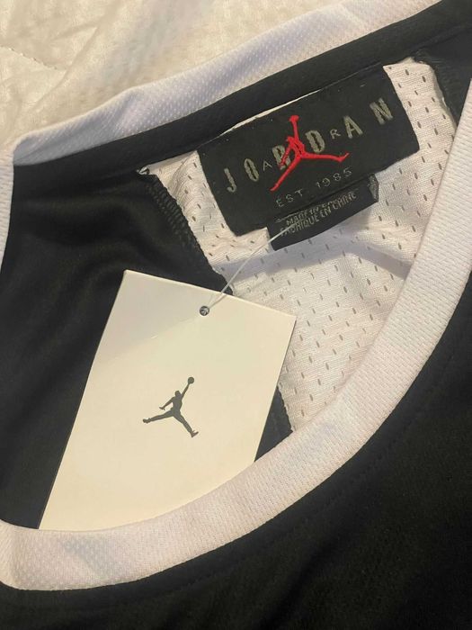 Maioul Jordan negru, nou, cu etichete, mărimea L