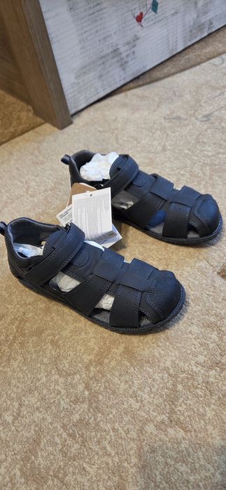 Продам обувь школьную