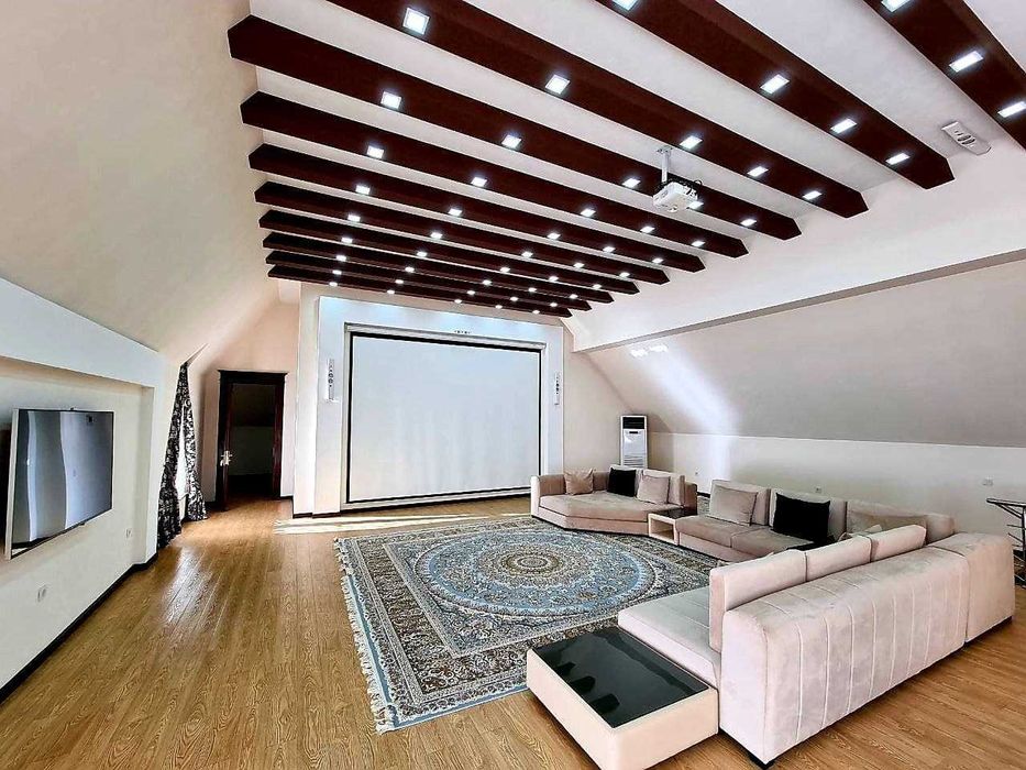 Огромный особняк с 10 сотками на Никитина