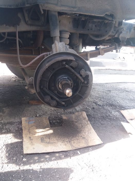 ступица зил 4331 переднея в комплекте.