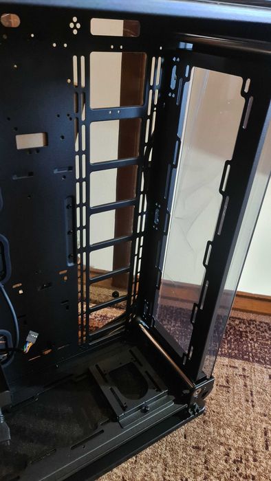 Компютърна кутия Thermaltake core p8 TG - Чисто Нова!