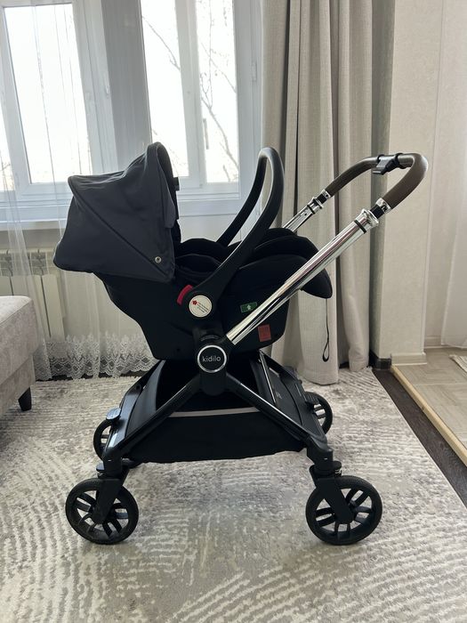 Продам коляску 3 в 1