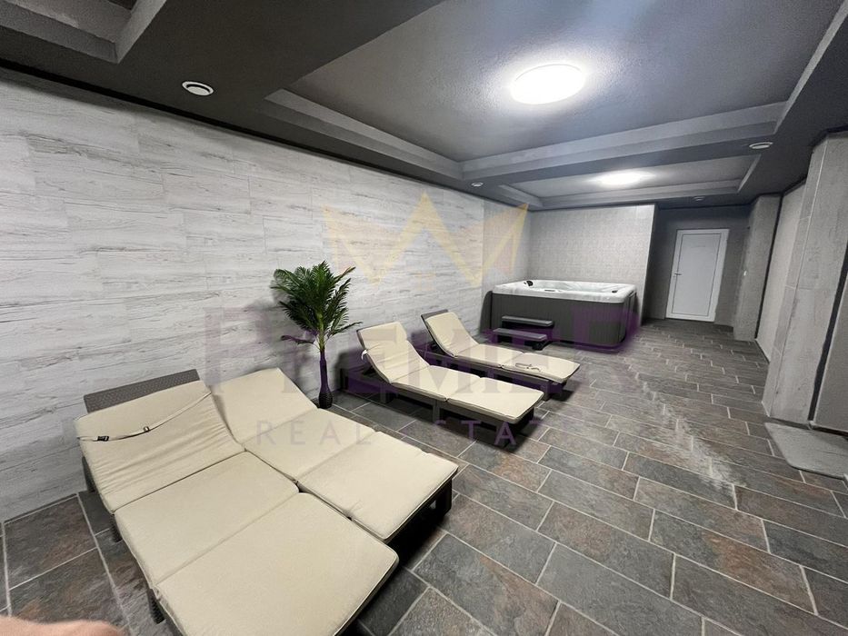 Хотел в Добрич, област-гр.Балчик площ 2000 цена 900000