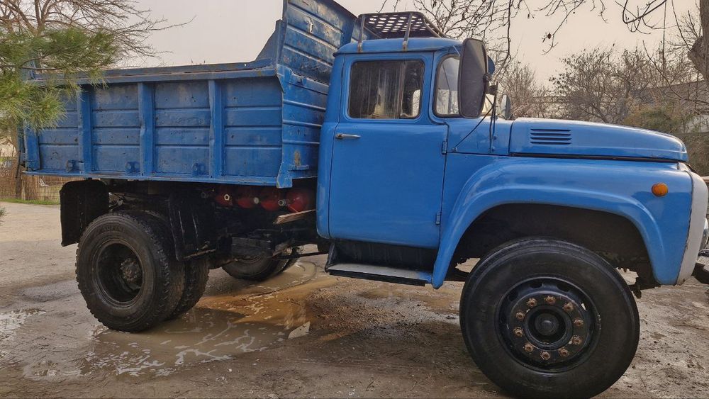 Продается ЗиЛ самосвал в хорошем состоянии остальные вопросы по телефо