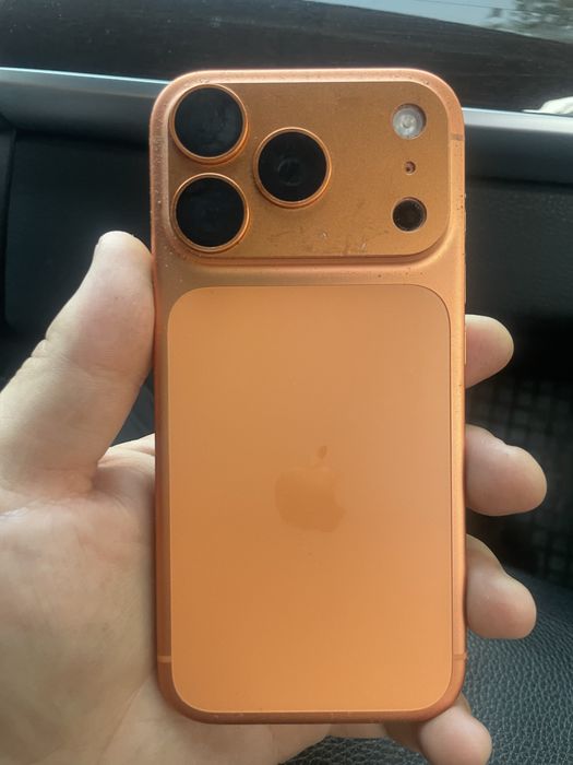 Iphone 17 PRO orange