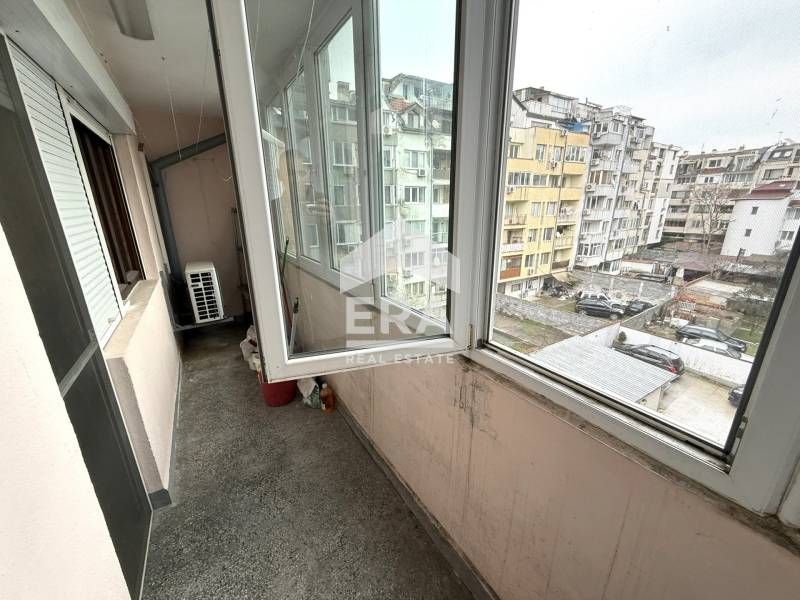 Продава се Тристаен апартамент в Бургас, Възраждане - 82 кв.м за 871 €/кв.м - Снимка #10