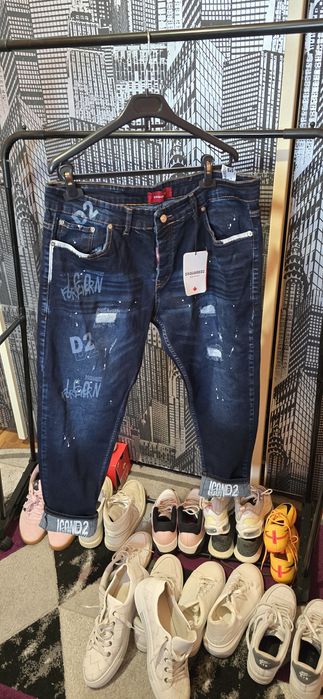 Vând blugi dsquared 2