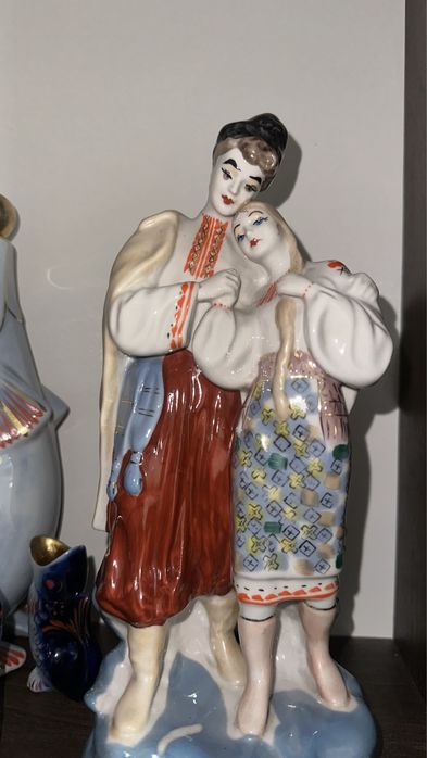 Статуэтка фарфоровая