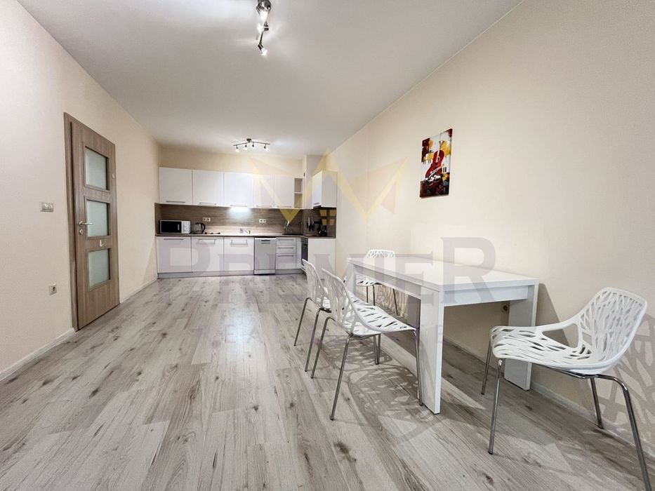 Дава се под наем Тристаен апартамент в Варна, Аспарухово - 115 кв.м за 797.64 € - Снимка #1