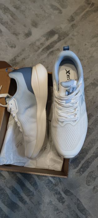 Кроссовки фирмы Xtep