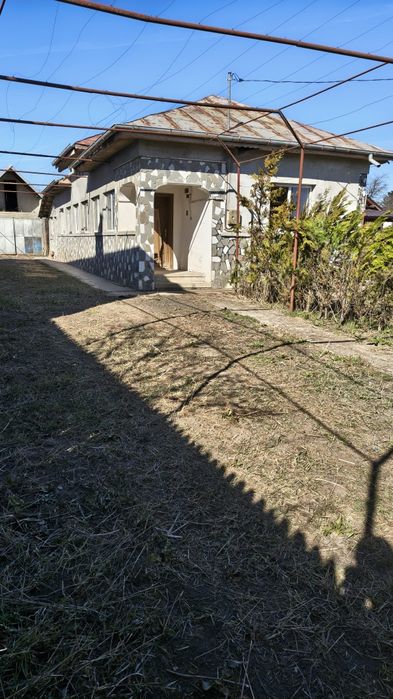 Casă + teren 1457 mp în Dărmănești – se vând împreună sau separat