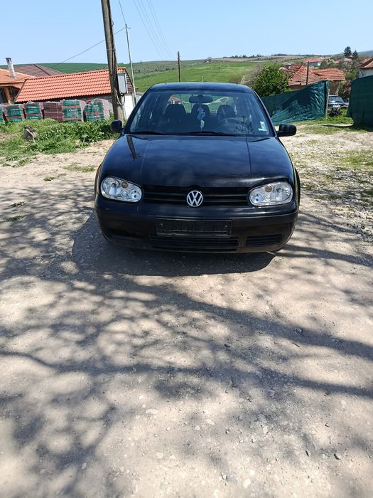 Продава се на Части Volkswagen Golf 4 1.4i бензин