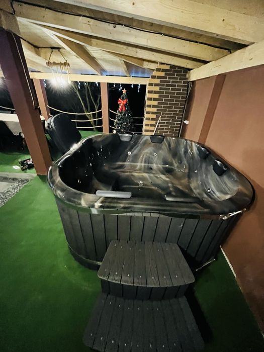 Ciubar jacuzii patrat