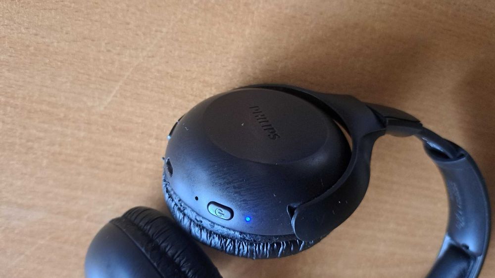 Безжични слушалки Philips TAUH202BK/00 с повреда