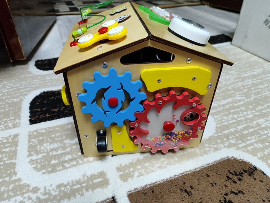 Продам бизиборд для детей