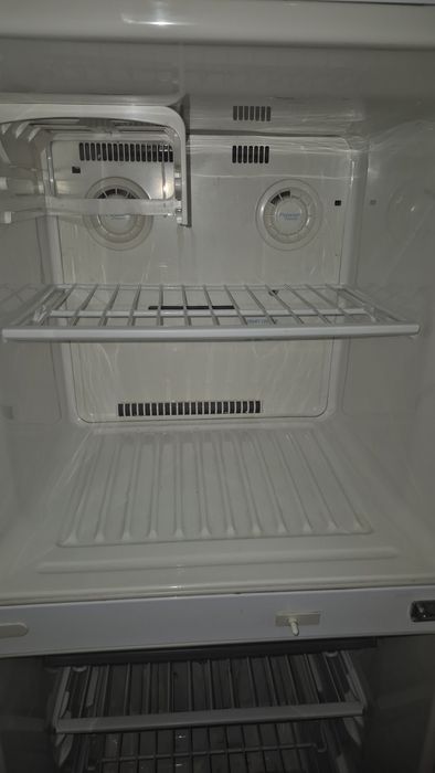 Продам Холодильник LG