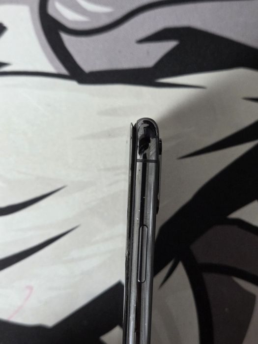 Продам IPhone X (10)