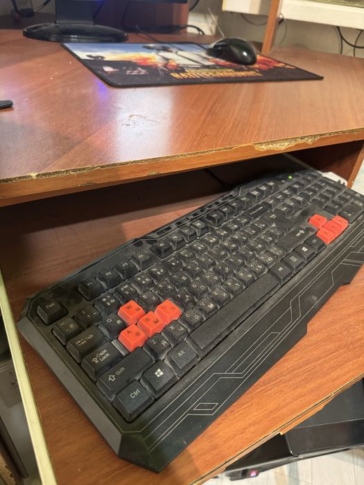 Компьютер колонка стол