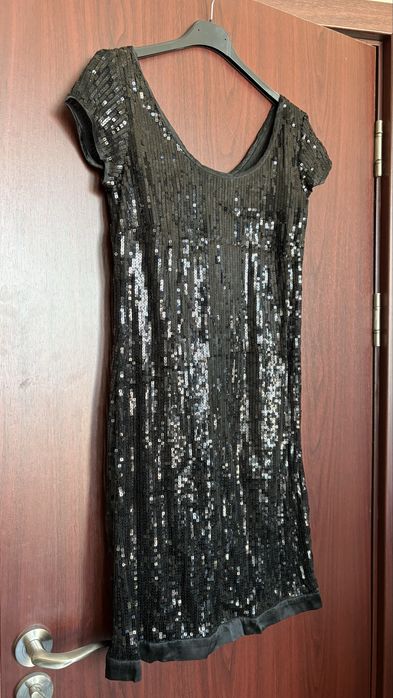 Черна рокля с пайети