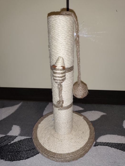 Когтеточка + лежанка и расчёска