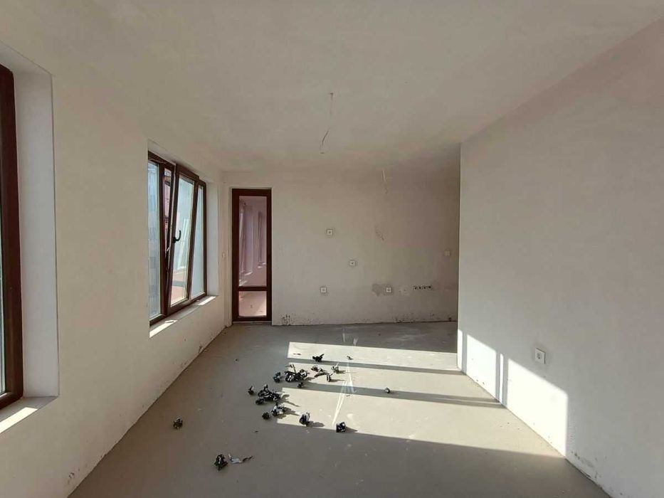 Продава се Тристаен апартамент в Велико Търново, Център - 93 кв.м за 1160 €/кв.м - Снимка #1