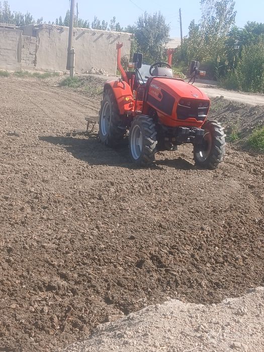 Traktor 404 ideal holatda