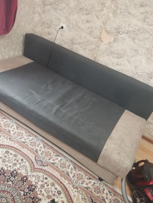 Диван в хорошем состоянее.