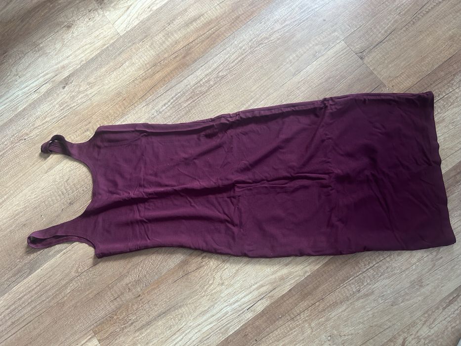 Рокля цвят бурдо