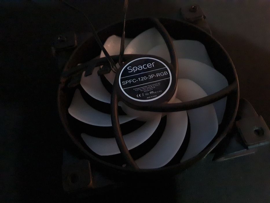 4 fanuri de 120mm