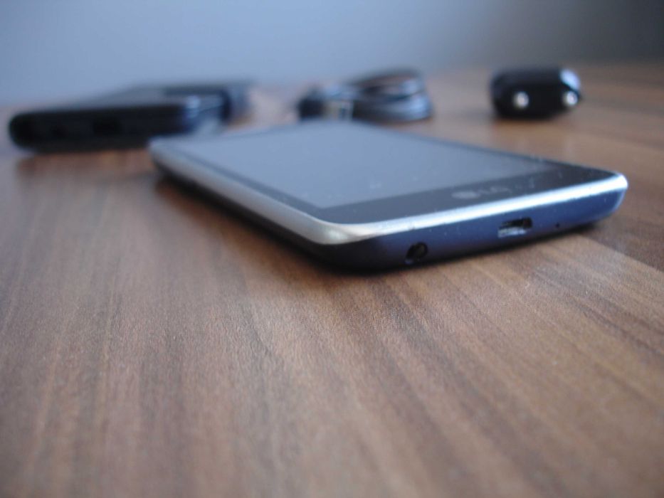 LG K4 (версия K120E) – компактен смартфон, телефон