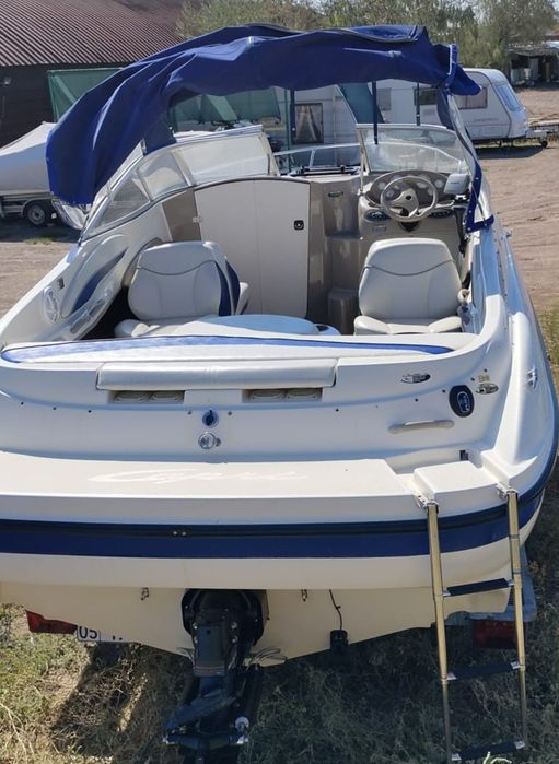 Продам катер Bayliner 212
