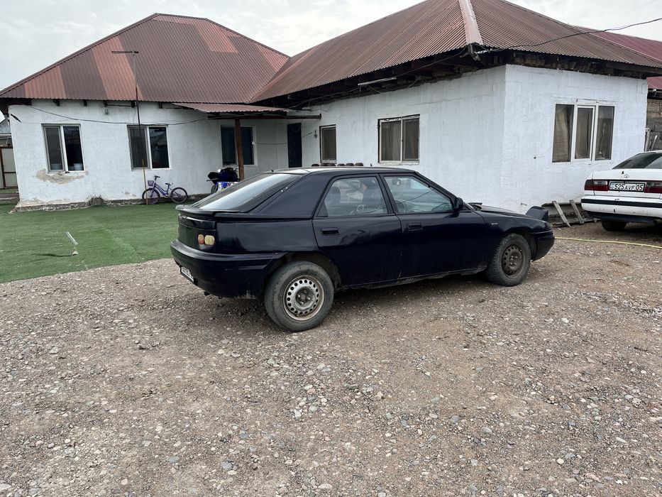mazda 323 Машина автомат