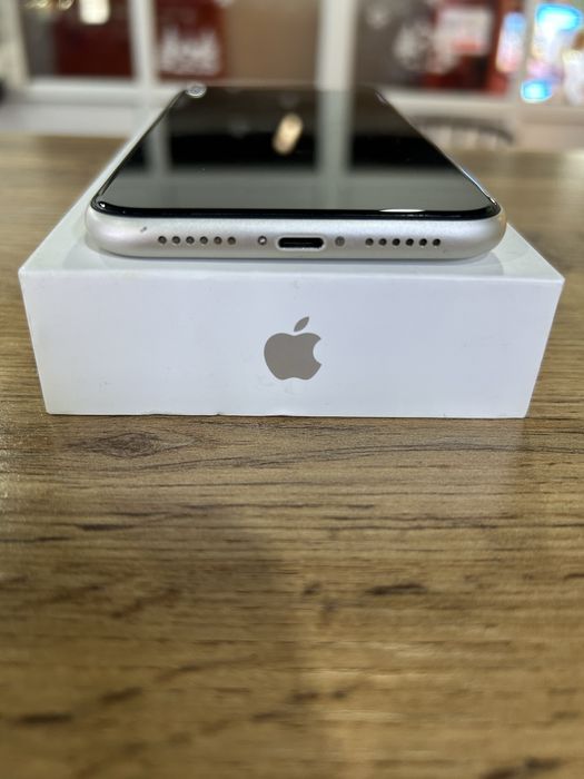 Айфон 11 в идеальном состояние