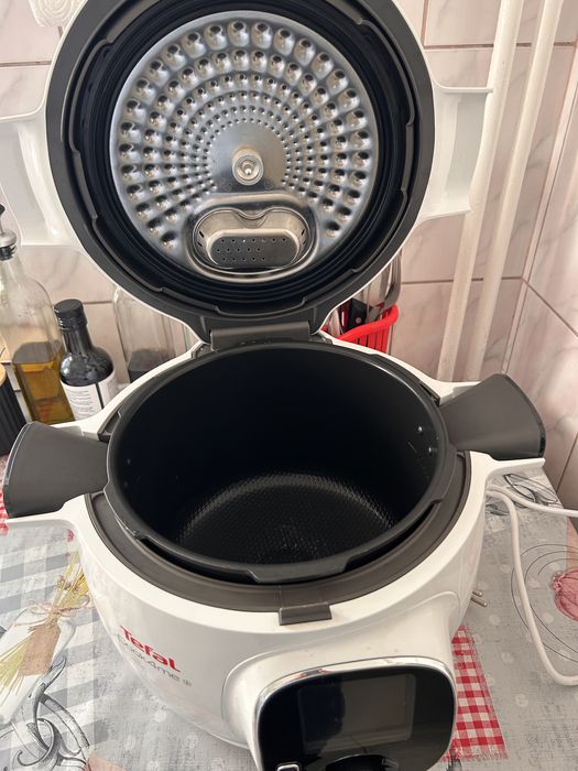 Multicooker inteligent cu gatire sib presiune Tefal, stare foarte buna