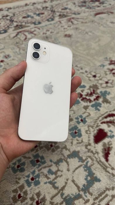 IPhone 12 белый в идеале