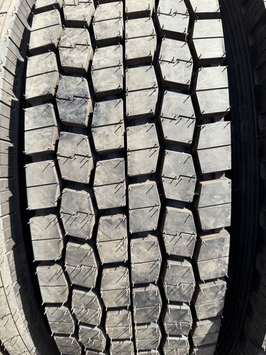 ROYAL BLACK 11R22.5 shini