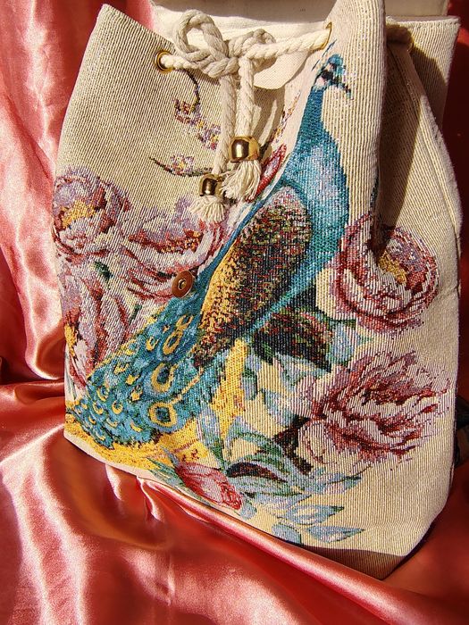 Ghiozdan brodat cu flori, nou