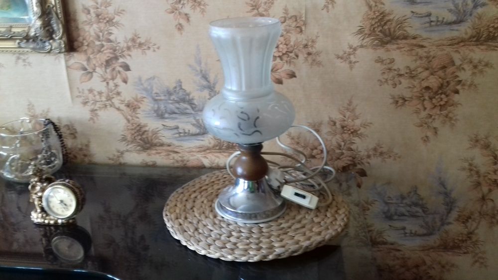 Нощни лампи много запазени