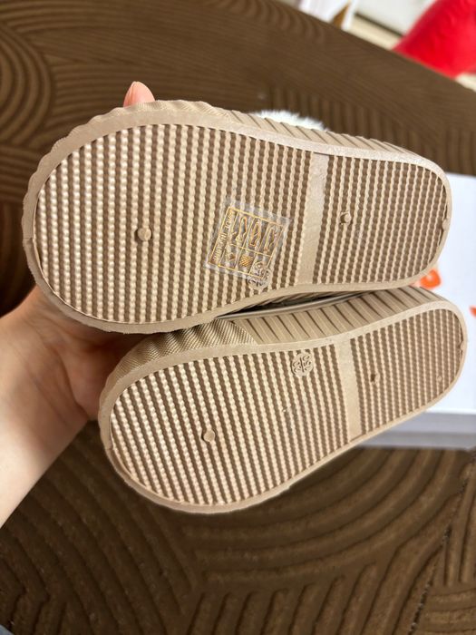 Нови бебешки ботуши