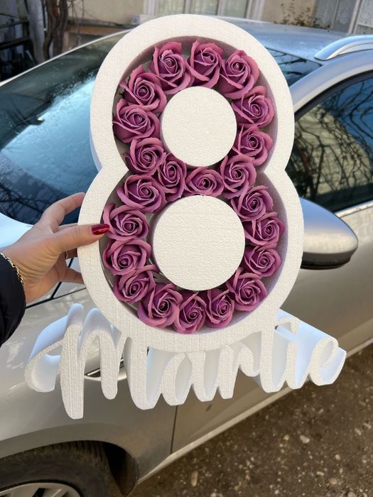 Cadou de 8 Martie, forma de polistiren cu cifra 8