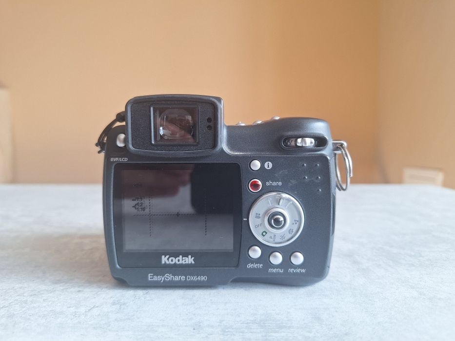 Kodak Easyshare DX6490 дигитална камера със зарядно и карта памет