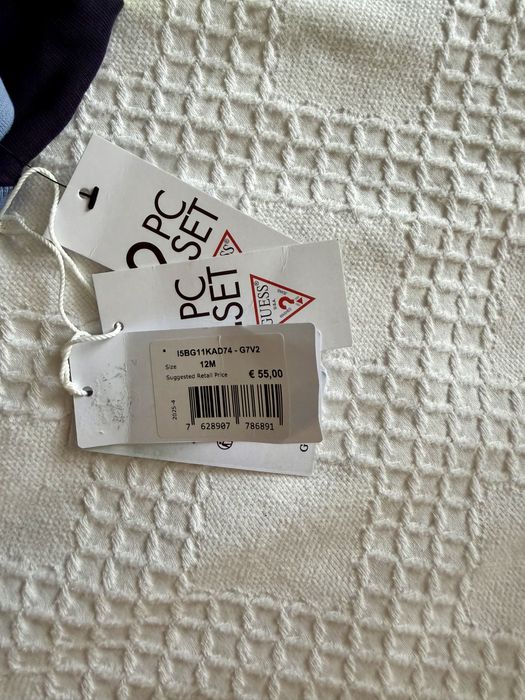 Екип за 12 месеца Guess