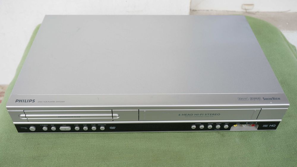 Video recorder VHS combo cu DPD player PHILIPS DVP-3350 stereo Hi-Fi