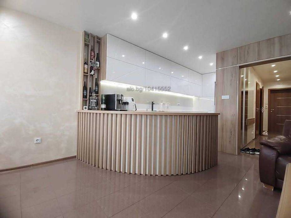 Продава се Тристаен апартамент в Бургас, Център - 145 кв.м за 1161 €/кв.м - Снимка #3