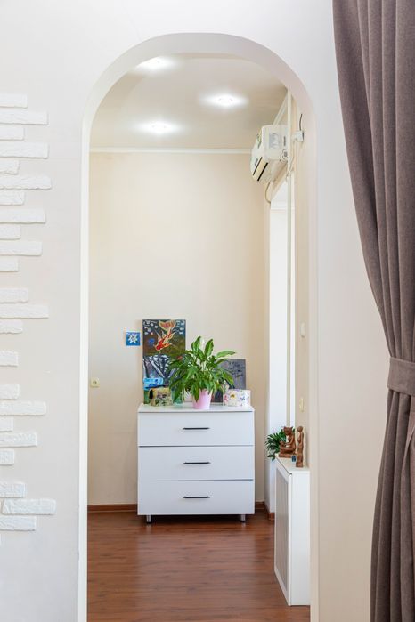 Светлая 2-комнатная сталинка с высокими потолками у метро Минор