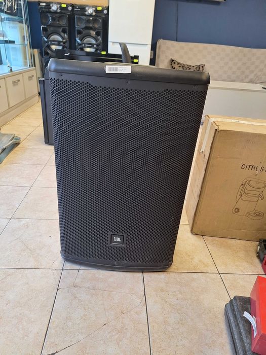 Активна колона JBL EON 715